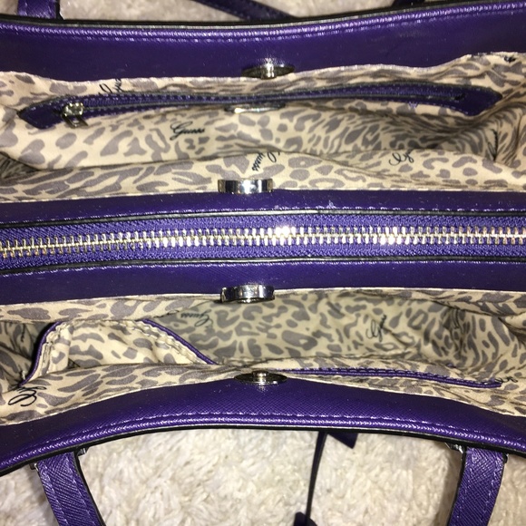 👜✨ GUESS PURSE AND MATCHING WALLET SET - Picture 3 of 5